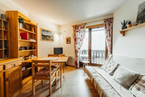 Furnished studio with a balcony next to the Chattrix chairlift Rated 1 star